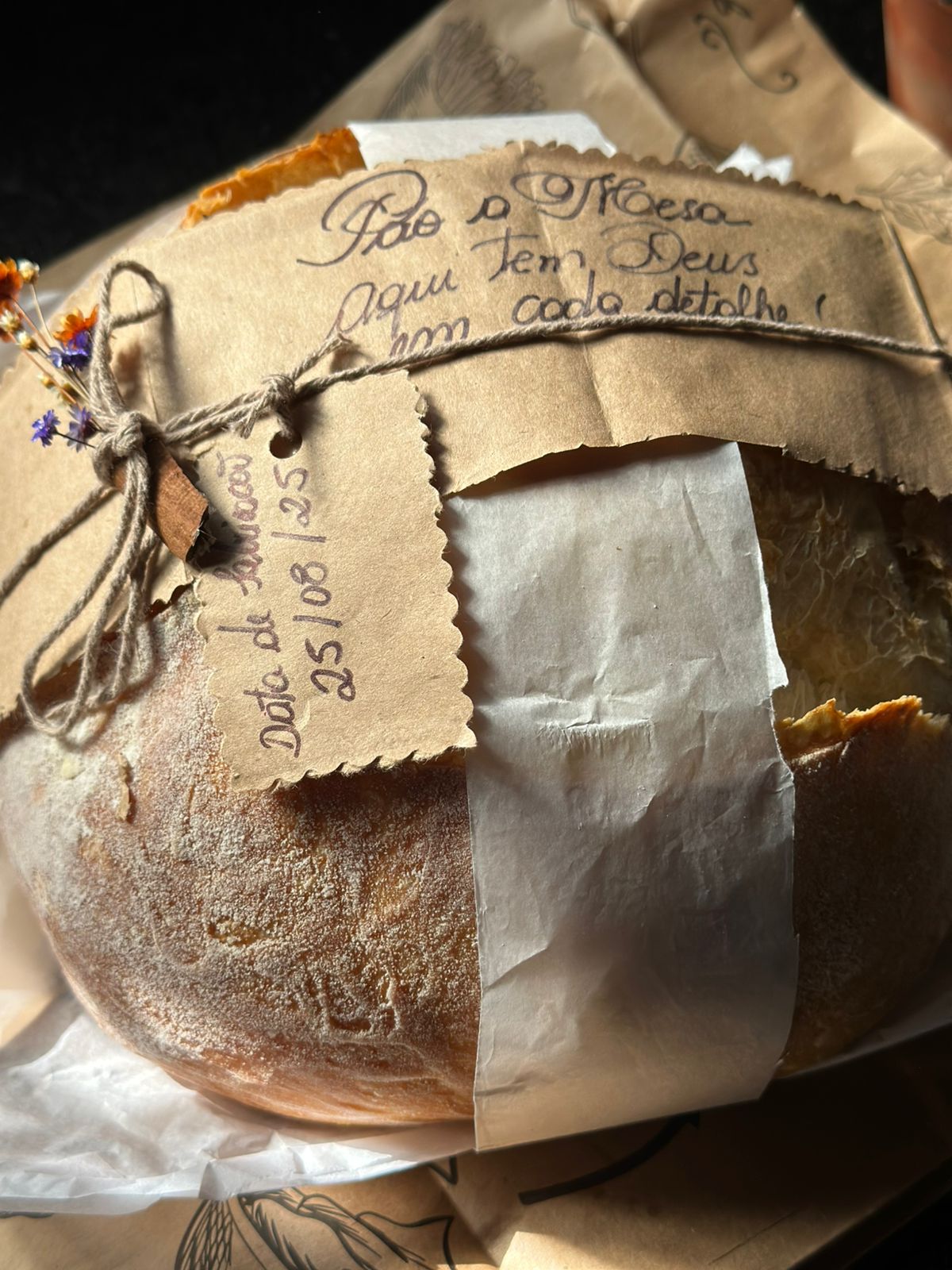 Pão artesanal embalado para presentear alguém querido