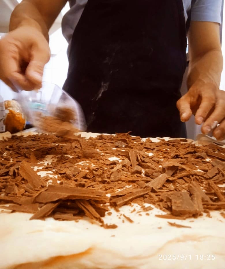 Preparação de pão de chocolate artesanal